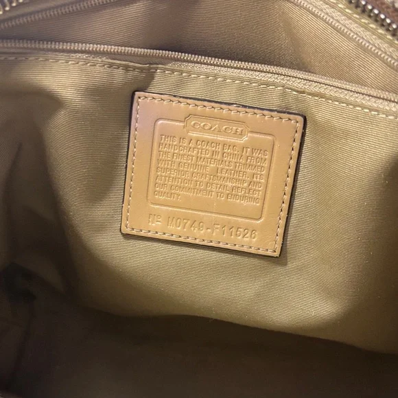 Coach Signature Gallery Tote F11526 - Picture 10 of 13